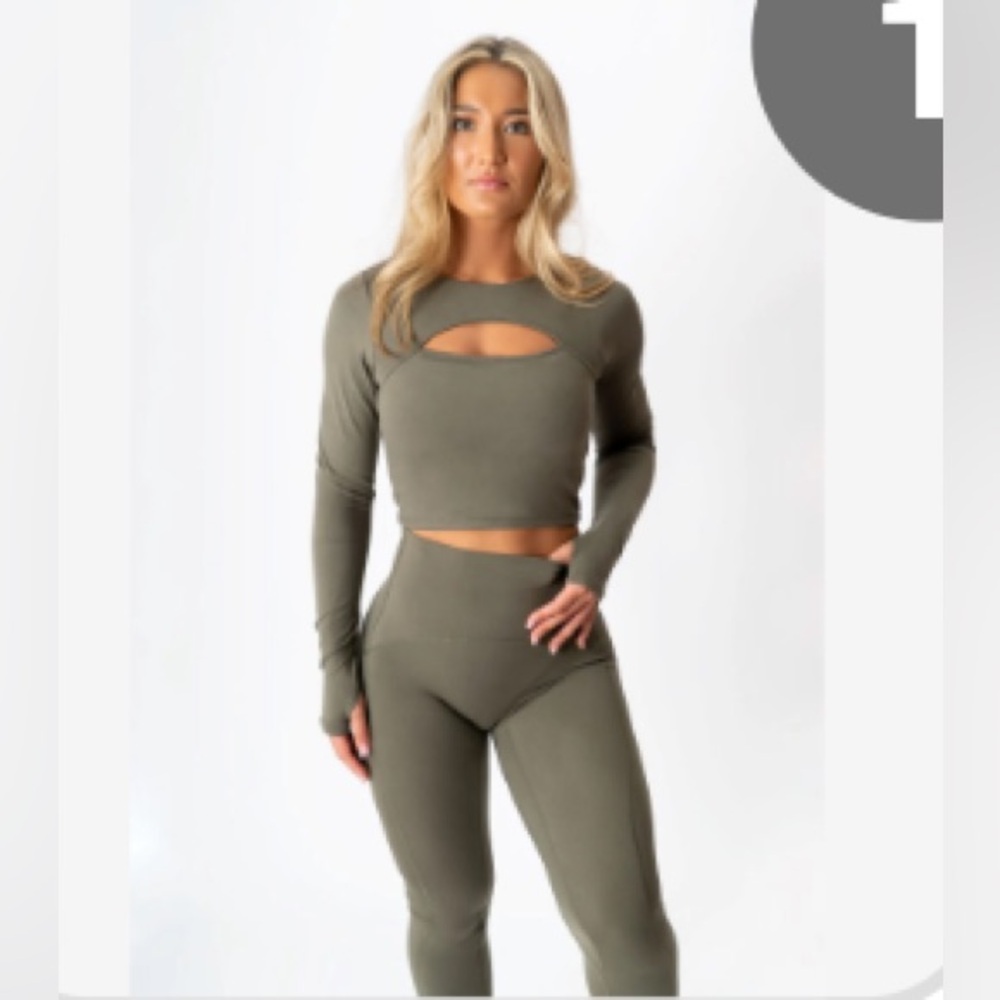 NWT ParagonFitwear Half Dome Long Sleeve Crop Top